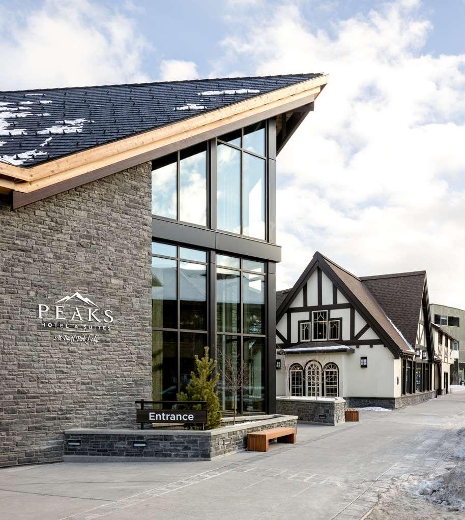 Peaks Hotel And Suites بانف المظهر الخارجي الصورة